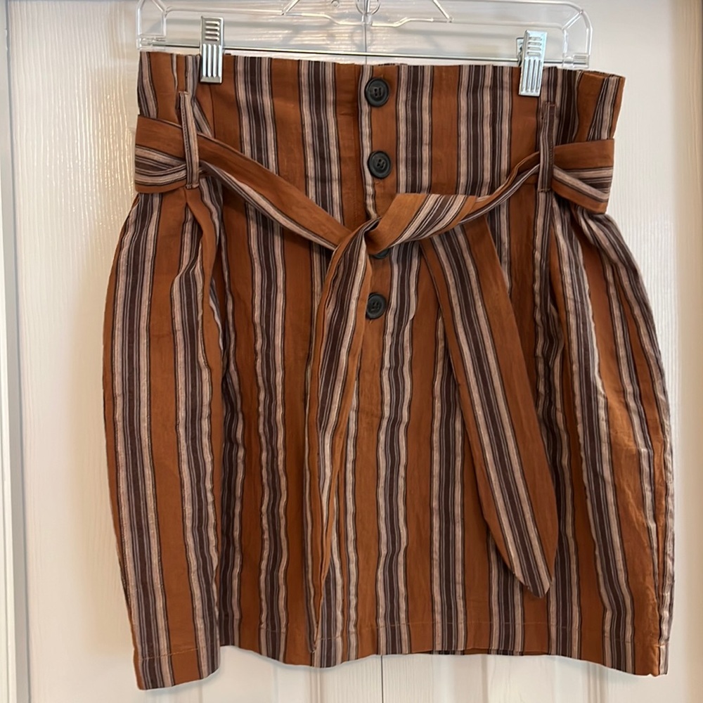 Francesca’s Miami tie front mini skirt size medium